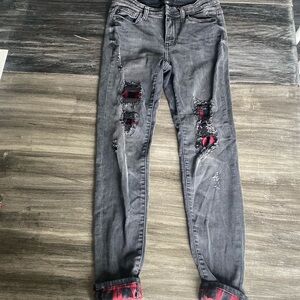 🍍JUDY BLUE SKINNY BUFFALO CHECKER HEM AND KNEE🍍SIZE 1/25🍍Q-1